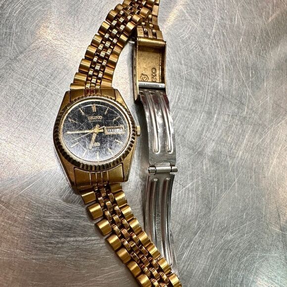 Vintage Seiko Gold-Tone Day-Date
Watch - Needs Battery - Picture 13 of 17